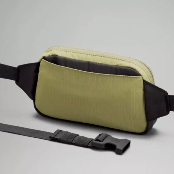 NWT LULULEMON MINI BELT BAG !!!!! - Picture 2 of 4